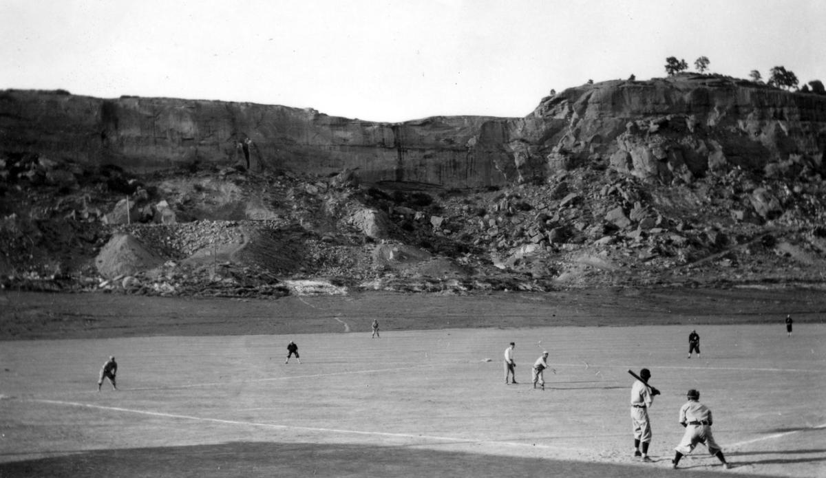 OTBaseballPhoto's tweet photo. Billings, Montana, 1900s - Any baseball player that thought the Green Monster at Fenway Park was intimidating obviously never played at the North Field where the Rimrocks of Billings loomed big in the distance https://t.co/VdE5luMNHo