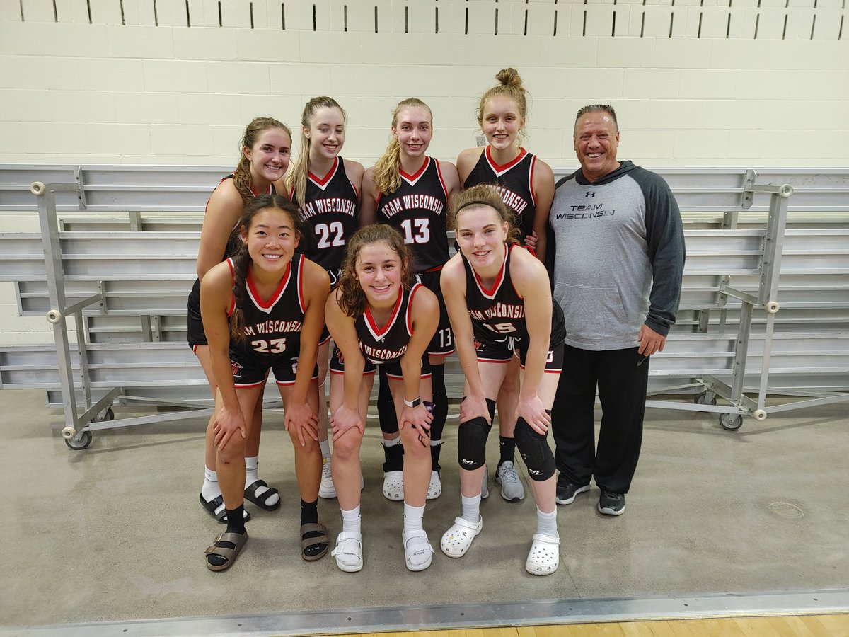 TWBlack2022's tweet image. Really PROUD of this group! Closed out a 3-1 weekend at the Minnesota Fury Spring Showdown with a great 46-45 comeback win over Minnesota Fury Premier in 3rd place game! Down 15 with 7 minutes left...dug in, got a few turnovers and @helen_chen__ with 2 big 3's in last 30 seconds!