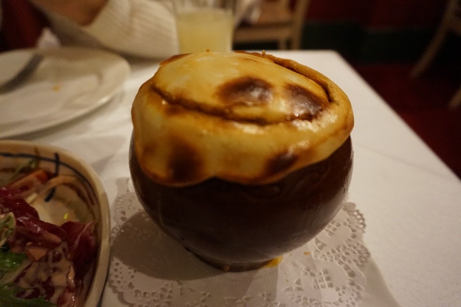 EnjoyTianjin's tweet photo. #Foodie Chenggui Restaurant is located at No. 287, Hebei Road, Heping District,. It is one of the earliest Western restaurants in Tianjin. It was converted from a small foreign building. Pot braised beef, cream pastry soup, salads are the special dishes of the restaurant. https://t.co/Bu5IwILjOW