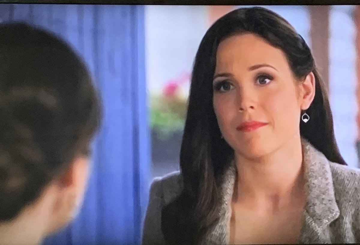DQualls01's tweet photo. Have I mentioned how much I LOVE this show! Every scene got me like! 🤣😪😬😘❤️ #hearties @erinkrakow @HuttonPascale @loretta_walsh @JoNewmarch @KavanjSmith @paulgreenemedia @JackWagnerhpk #EspeciallyThisOne #ElizabethKnows https://t.co/Z9123etscO
