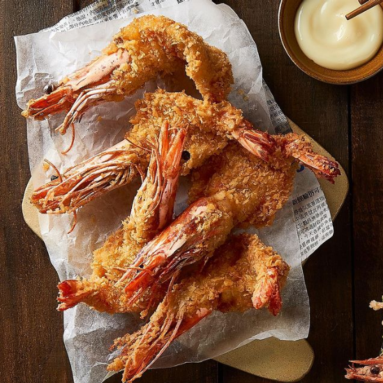 Udang andalan Wee Nam Kee nih! Namanya •Prawn Fritters•! Nikmati dengan celupan mayonnaise ya 🍤🥢