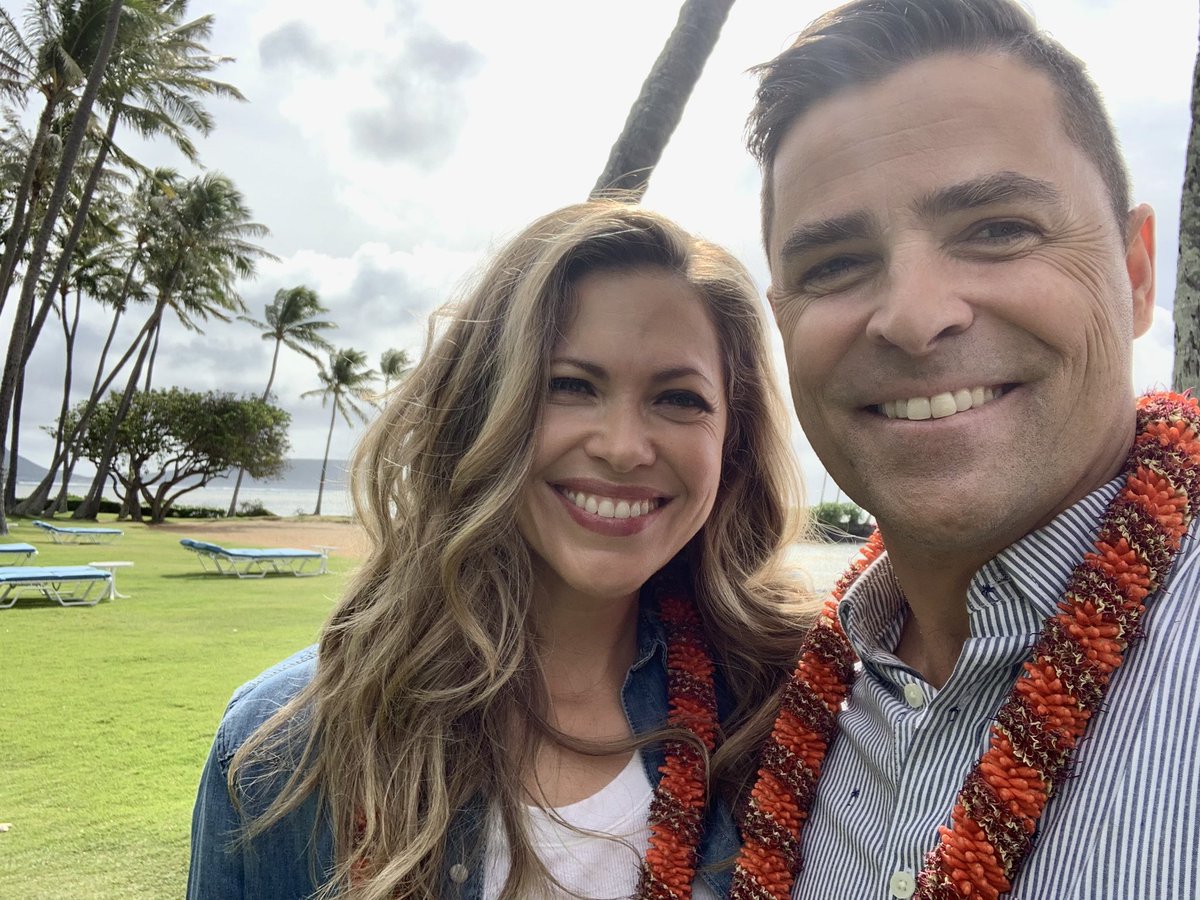 HuttonPascale's tweet photo. Did someone say “aloha” ?  #Hearties #youhadmeataloha  @hallmarkchannel @SCHeartHome @WCTH_TV https://t.co/a4drYEGuqJ