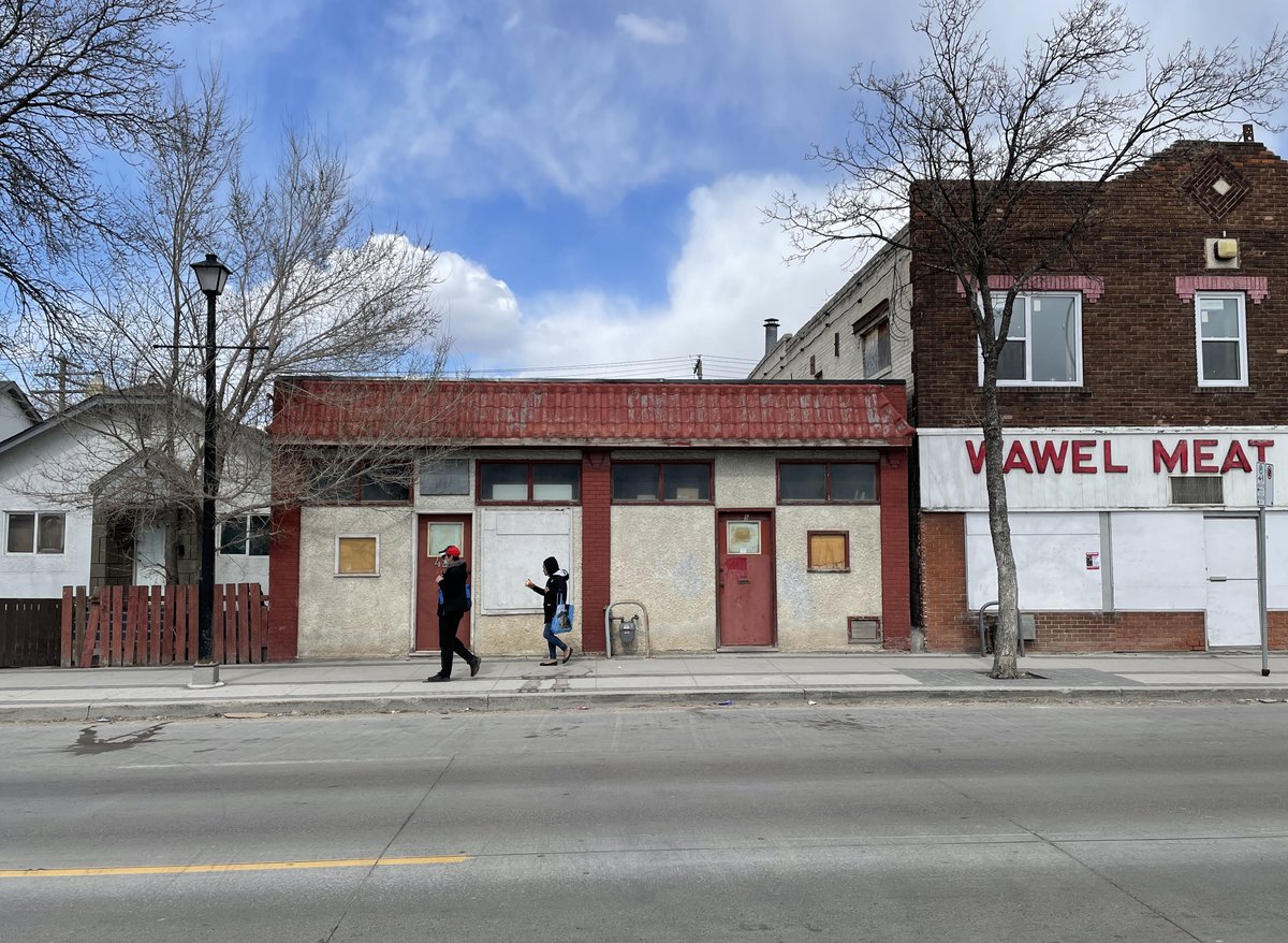 Eight more Safeway stores were opened in 1932. Of those, four are still standing. 6/14425 Selkirk1849 Portage (now home to one of Winnipeg’s oldest restaurants)605 Main1 St. Anne's