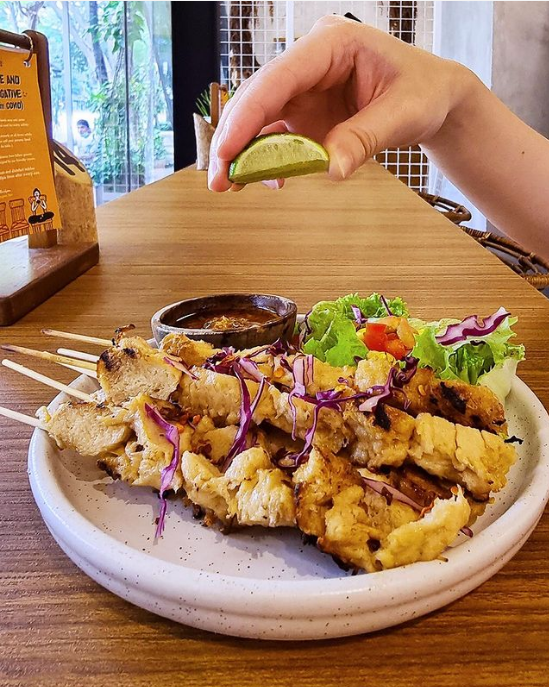 Life is too short to look back and think "I could've eaten that" 🍴
Pictured above is our Max Chick'n Satay, are you team taichan sambal or peanut sauce?
Enjoy your Sunday Special Promo!
Get up to 82K OFF on your GoFood orders.

<a href="/burgreens_/">BURGREENS</a> <a href="/TheBreeze_BSD/">The Breeze BSD City</a>