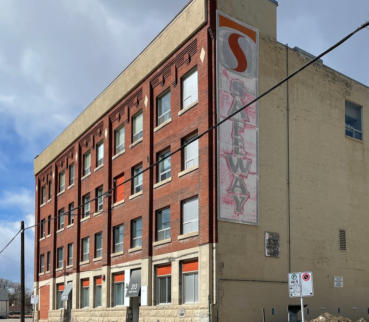 For many decades Canada Safeway was headquartered in Winnipeg’s Exchange District. The ghost sign can still be seen on the building today. 11/14