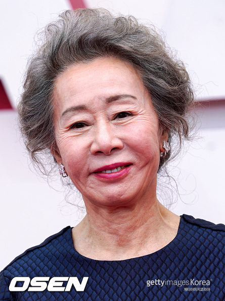 theseoulstory's tweet photo. 🏆 Youn Yuh Jung becomes first Korean actress to win 'Best Supporting Actress Award' at the '2021 Oscar Awards'! Congratulations 🥳

Source: https://t.co/ej1bnlDYWx https://t.co/mX0yUZQOU9