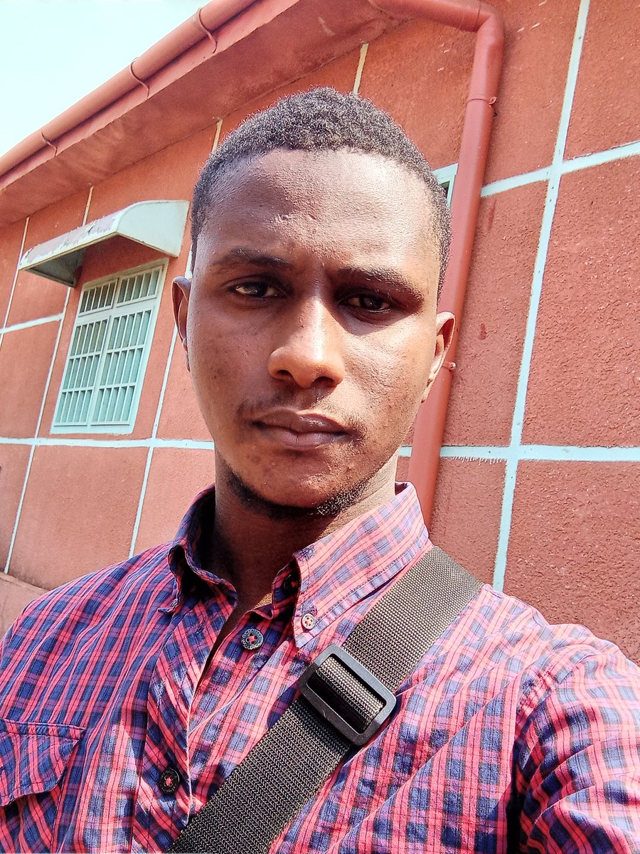DSooleymane's tweet photo. Le soleil☀️ était sorti avec toute sa famille 😅.
Sourire plein h15 faut chercher l'homme
#VT2F https://t.co/2AqdsFkl0x