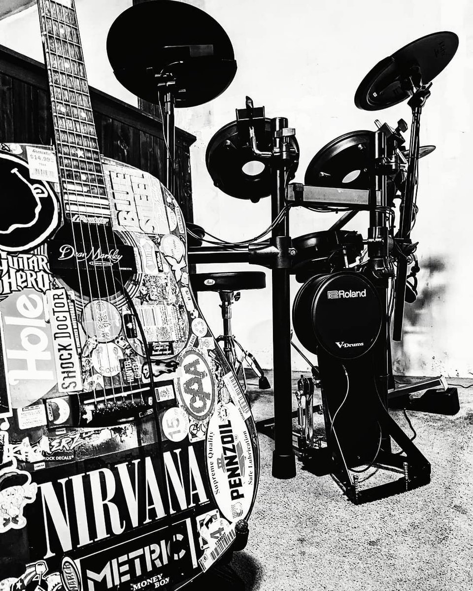 A musician can't operate without his instruments 🎸🥁 <a href="/OBWanKanobi519/">Jak Hellington</a> 

#TheOBs #Ghostem #RolandVDrums #Hondo #Instruments #Pearl #Tama #Roland #DeanMarkley #MakingSamples #TheSkyLab