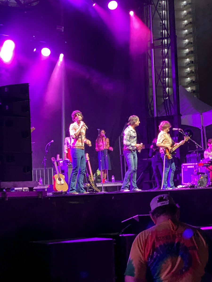 @YachtRockRevue @MoonCrushLive oohhhhmmmmmgggeeee. Thank you for such an amazing night of live music, social distanced memories and the best night of dancing in our cove! #feelsalmostnormal #allthesongswelove #top5night