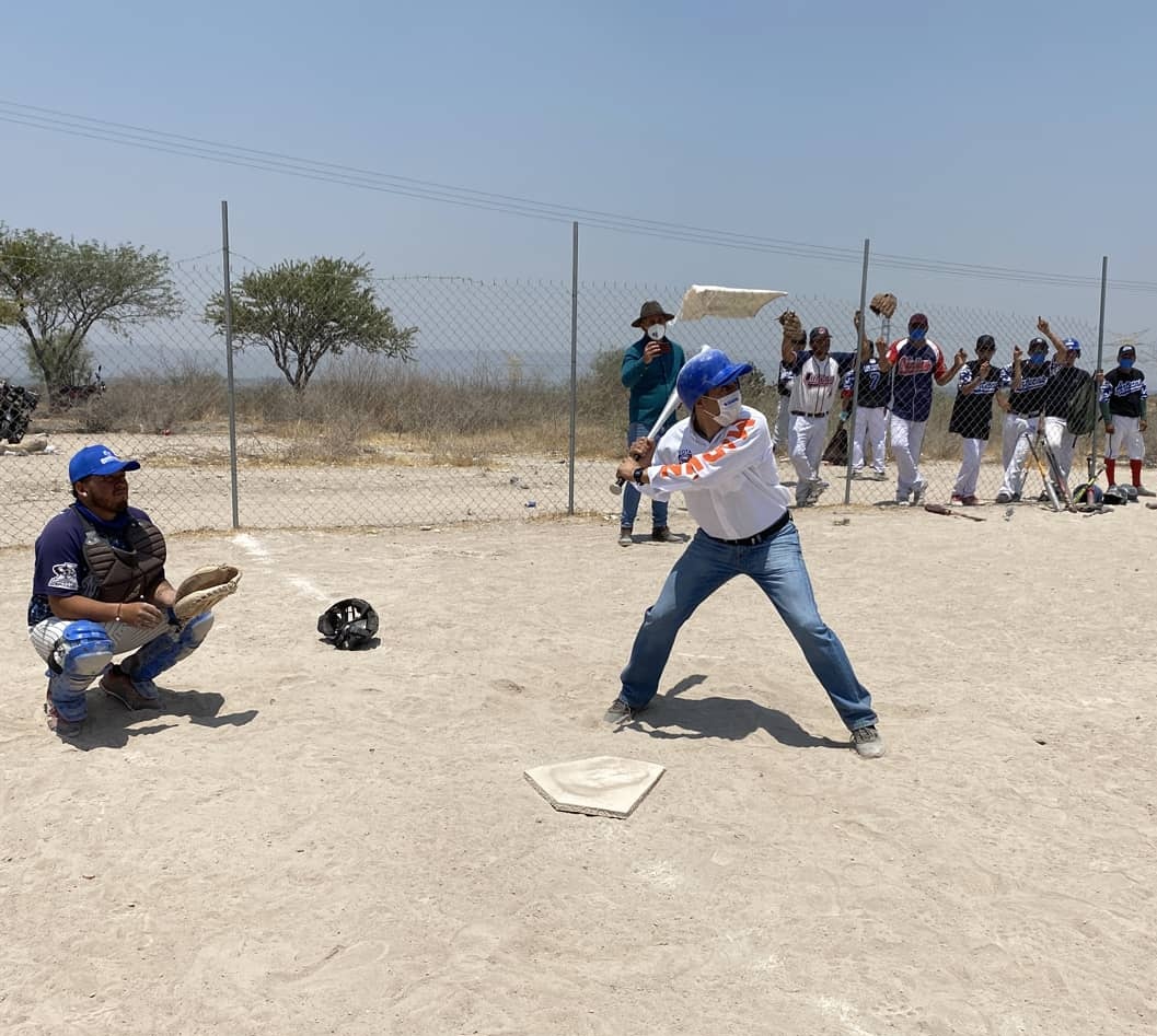 MarunTono's tweet photo. El deporte más practicado en las comunidades de #SanFranciscoDelRincón es el béisbol. Agradezco a nuestros amigos de Maravillas por la invitación y el espacio. 

Disfrutamos mucho convivir con todos ustedes.
#EnMejoresManos https://t.co/V63rdzWhzw