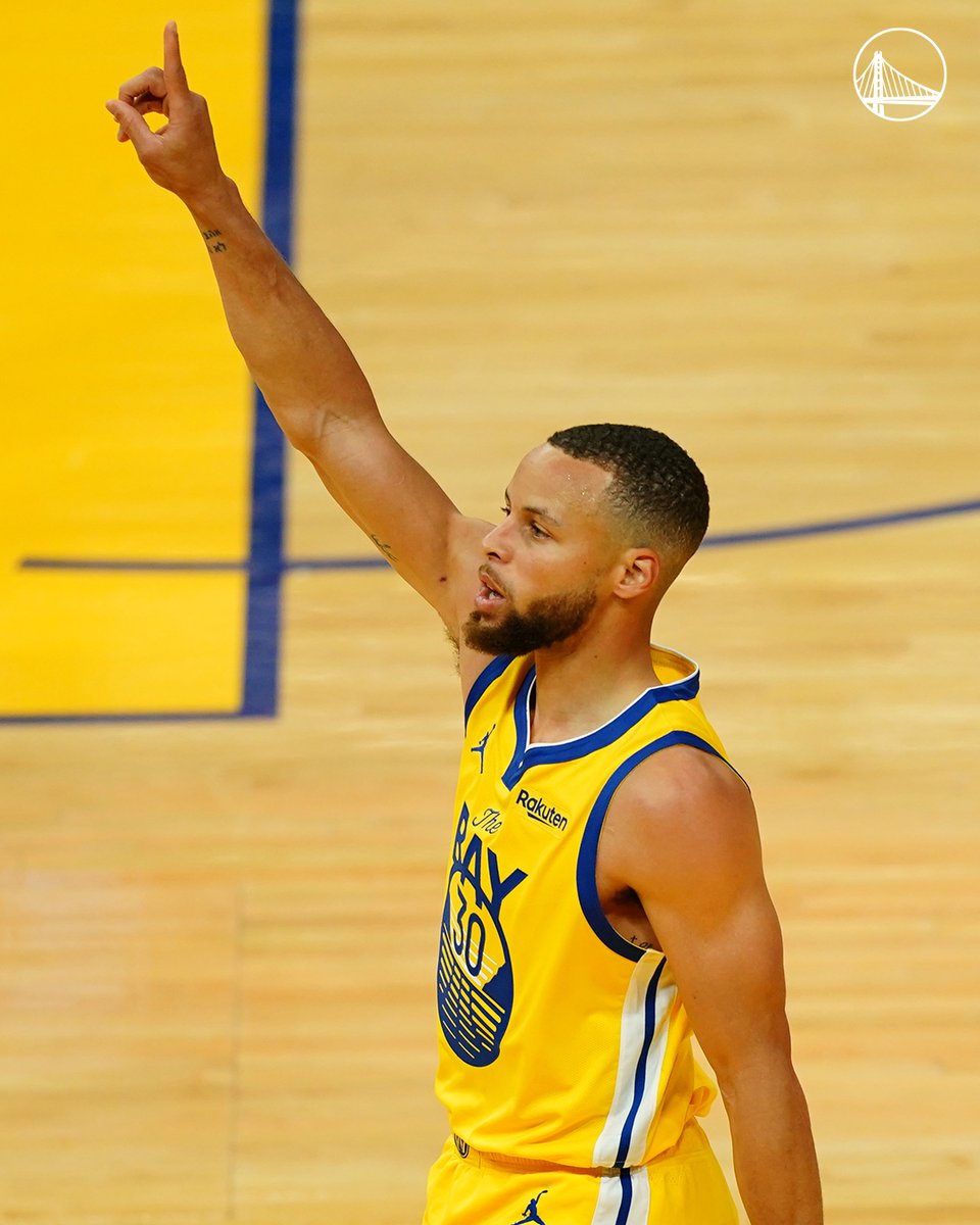 Stephen Curry sets 3-point record with an extraordinary deep shot against Kings 2 Stephen Curry