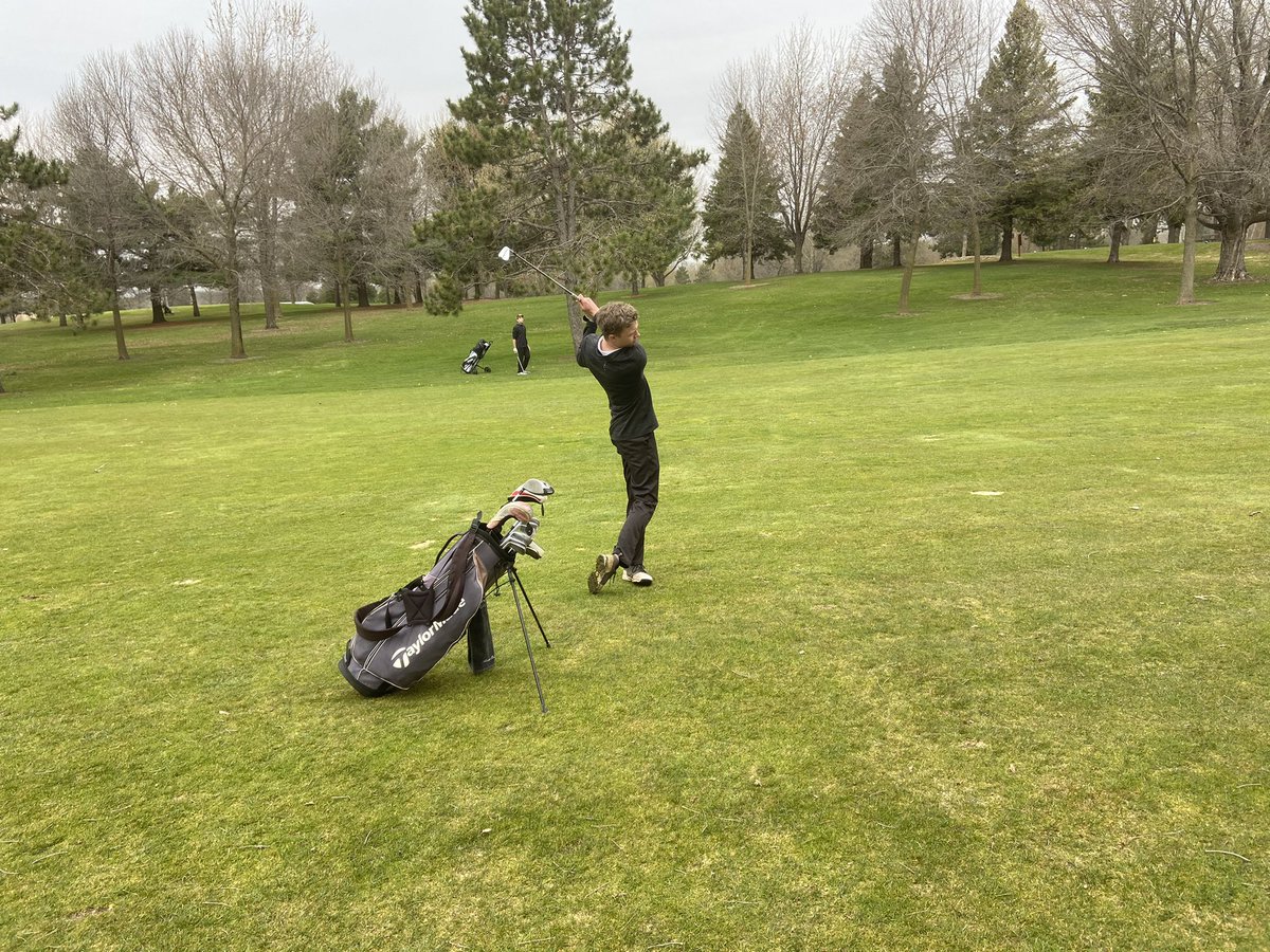 bwhawksgolf's tweet photo. First Tournament:
IThe Western WI Invite - 36 holes against some of the top competition in the area...
.
The team was led by freshman Landon Eggen 89-88 for a top 12 finish. 2nd was freshman Dylan Veenendall. JV Top 10 - Freshman Ty Metz.
.
Good start and lots of room to improve. https://t.co/436GqDphOh