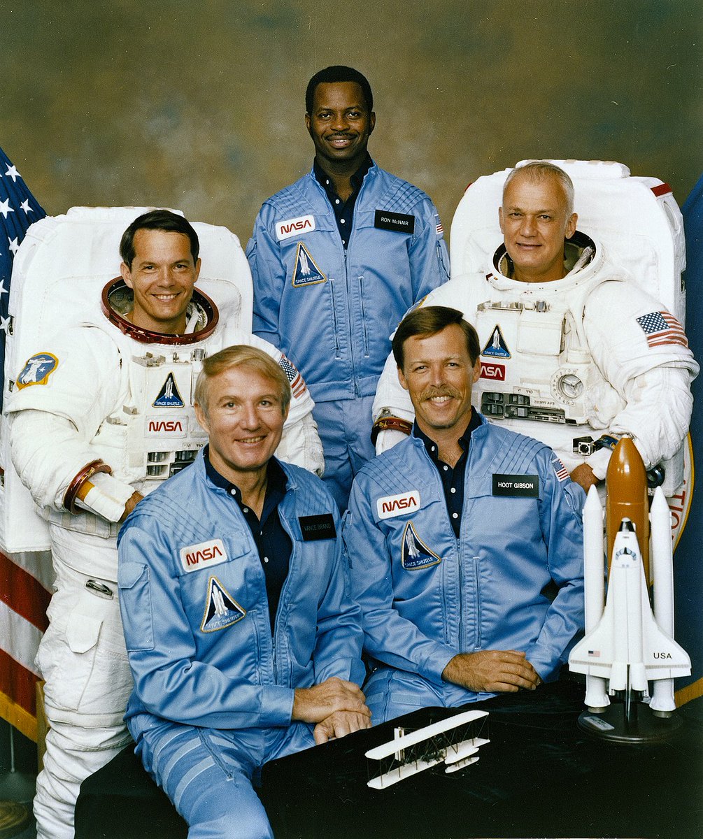 Le tout premier, Ronald McNair, a eu un destin à la fois exceptionnel et tragique. C’est en 1984, à bord de la navette Challenger STS-41-B, que l’américain joue du saxophone dans l’espace pour la première fois.