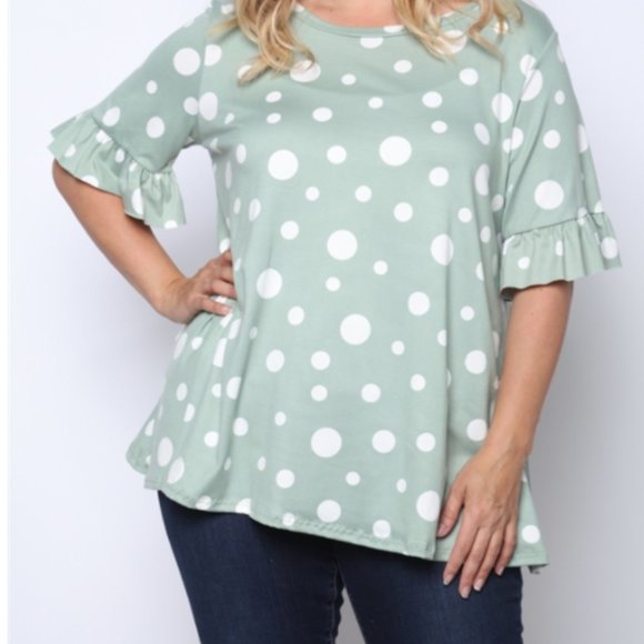 Dem37551067's tweet photo. So good I had to share! Check out all the items I'm loving on @Poshmarkapp #poshmark #fashion #style #shopmycloset #eastsport #materialgirl: https://t.co/UJVpxfp22N https://t.co/Pp5Hv3cE27