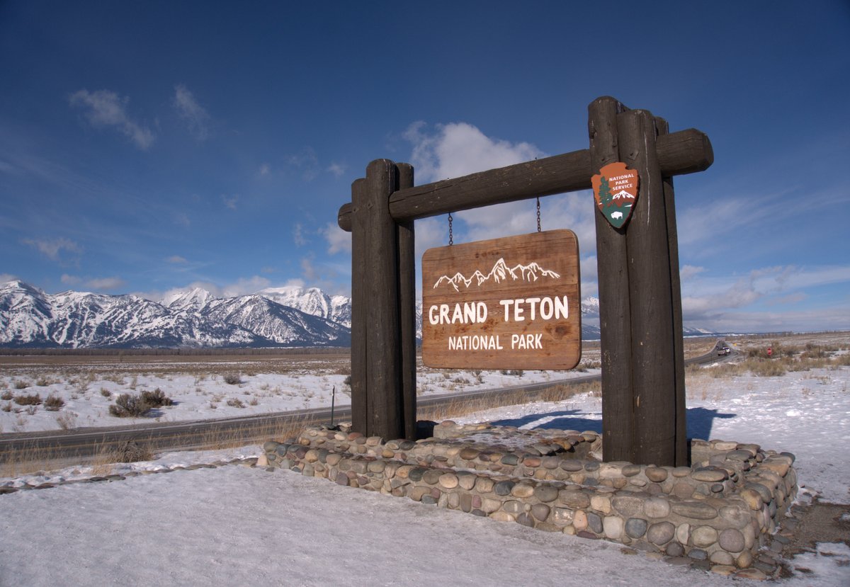 Teton mountain range is so beautiful that you can't take your eyes off from it. In the state of Wyoming, close to Jackson Hole it's a perfect destination for nature lovers. To know more :- Jackson Hole ( https://harpiytravel.com/2021/03/01/5-things-to-do-in-jackson-hole-in-winter/)