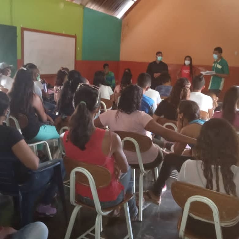 JPSUVCed's tweet image. #25Abr | 📸 | La Juventud del PSUV del Municipio Cedeño realizó un encuentro donde se dió inicio a la discusión de la Ley de la Gran Misión Chamba Juvenil y los 7 objetivos prioritarios para su reimpulso.

#CuidemonosDeLaCovid