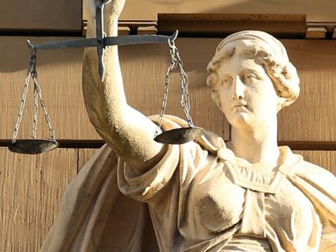 SrJaredStark's tweet photo. El Derecho Procesal Penal es aquella parte del derecho procesal que regula el proceso penal, el instrumento necesario ordenado por el legislador para que fiscales y jueces puedan perseguir y castigar los 
delitos #ProyectoTemis https://t.co/Akp4XRdi8I