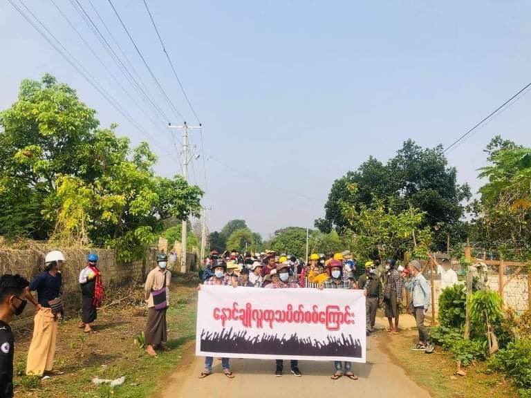 ChanMinhtet (@cminhtet) on Twitter photo Peaceful Protest in Naung Cho, Shan State this morning 
#WhatsHappeningInMyanmar #Apr26Coup #MilkTeaAlliance Peaceful Protest in Naung Cho, Shan State this morning 
#WhatsHappeningInMyanmar #Apr26Coup #MilkTeaAlliance