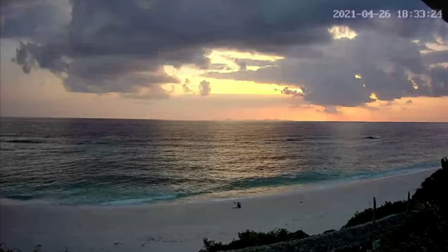 木工大好き ゆっくり眺めていたくなりますよね Live パラダイス ビーチ 与論島 青い珊瑚礁 T Co Fhygpytntn Youtubeより