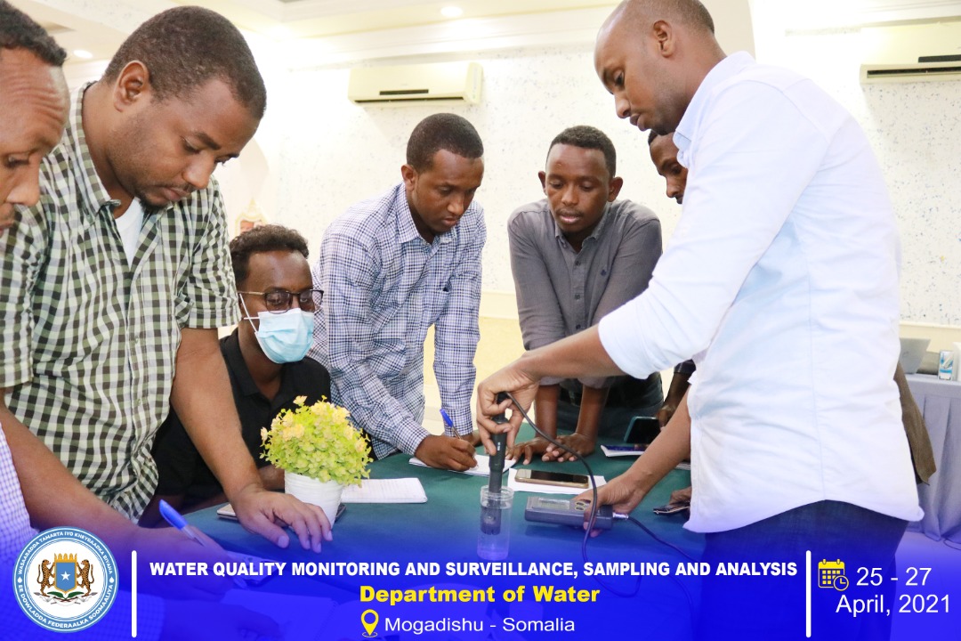 MoEWRSo's tweet photo. The second day of Water Quality Monitoring, Surveillance, Sampling and Analysis Workshop is going smoothly; the participants are shown exercise practice on Water Quality Testing.
#WaterQualityTraining
#WaterQualityTesting
#SafeWater https://t.co/4pW71LIY9K
