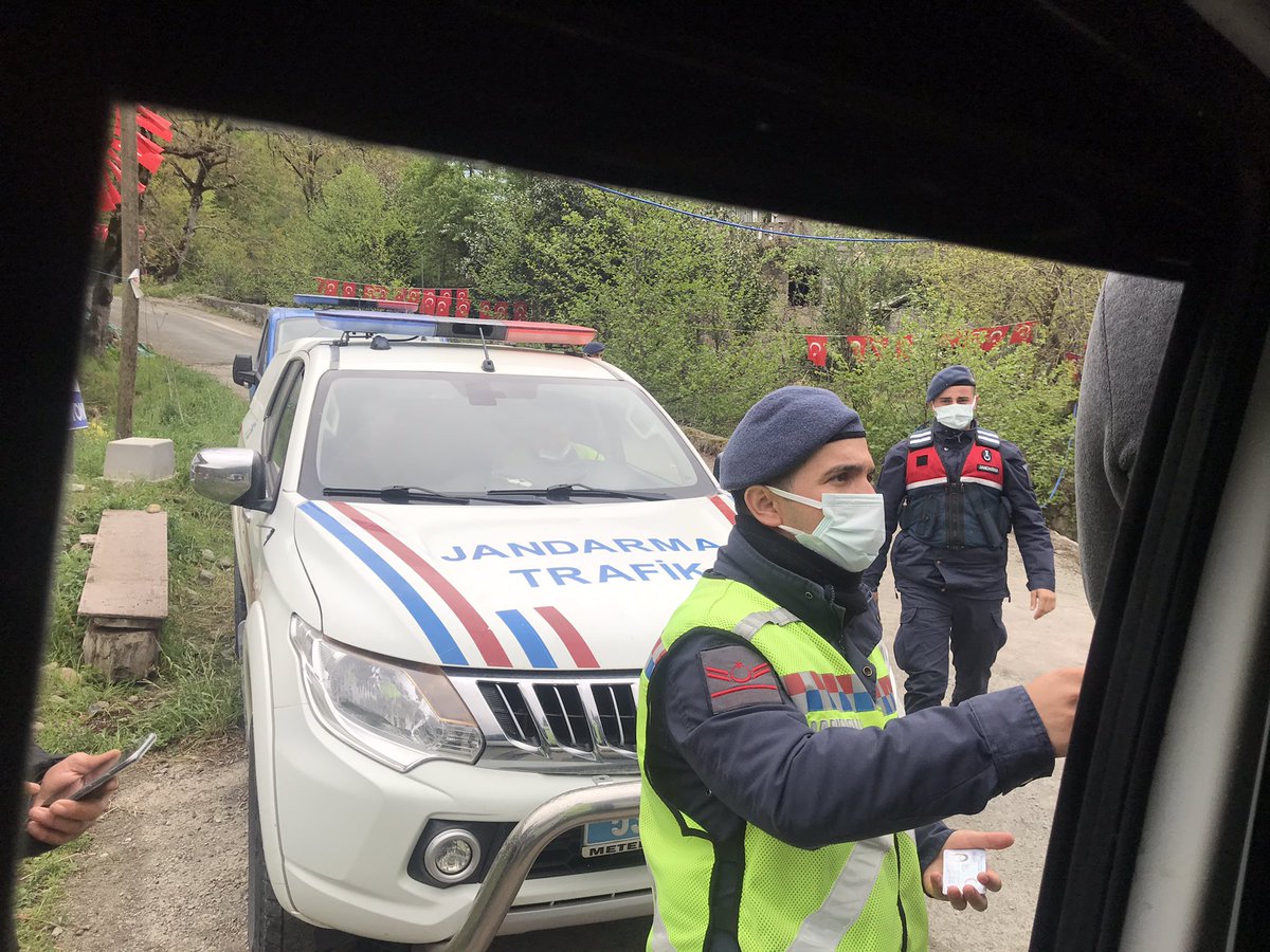 #İkizdere’deyiz. Nöbet çadırının önünde dayanışma için gelenlere kimlik kontrolü yapılıyor