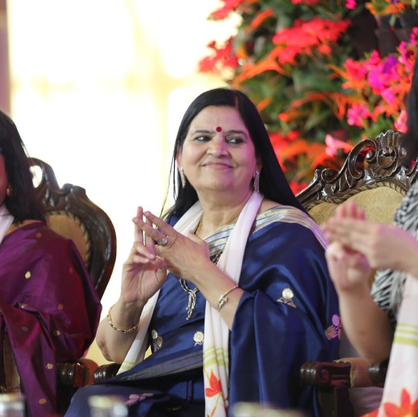 Bhanujgd's tweet photo. Indu ji was a dynamic teacher, a beautiful devotee. She combined knowledge with humour so well. Today she has merged with the divine. She will continue to be remembered for all the service that she has done for people and for her devotion to Gurudev and his work. https://t.co/XJ8dXk88jh