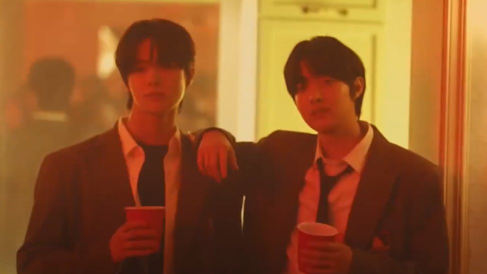 andTEAMgallery's tweet photo. 📸'Drunk-Dazed MV' K and Ej https://t.co/3SqgEr3sz1