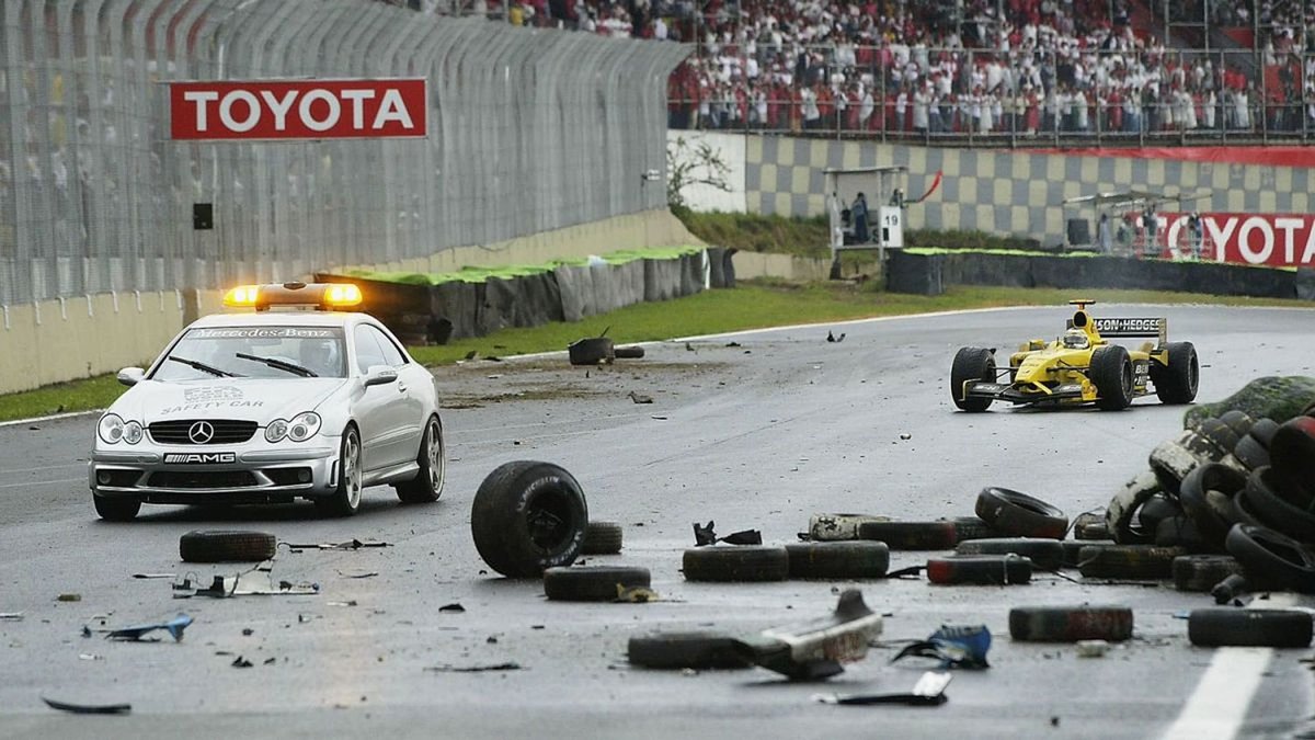 RSF_Motorsport's tweet photo. Bernd Maylander / Peter Tibbetts, Mercedes-Benz CLK 55 AMG F1 Safety Car.
Giancarlo Fisichella, Jordan EJ13 - Ford.
Brazilian Grand Prix (Interlagos), 2003.
#F1 #Maylander #Tibbetts #Fisichella #Mercedes #Jordan #BrazilGP #Interlagos #SafetyCar https://t.co/GaaU7LhxyM