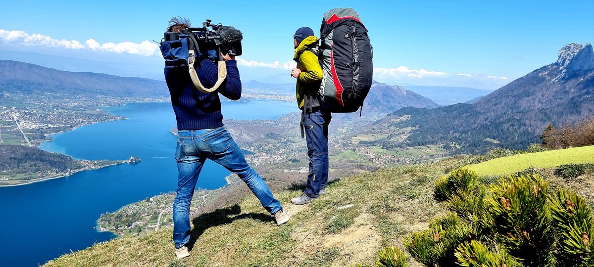 Toute la semaine, on s'évade dans #LE13H <a href="/TF1LeJT/">Natalia Kowalski</a>
Direction les lacs alpins ⛰
Aujourd'hui, Annecy. L'un des plus purs d'Europe 💧 Ses eaux turquoises, son paysage exceptionnel et ses artistes, sportifs et habitants 🪂 <a href="/PRlacannecy/">Louise-Adélaïde Selle - PR Lac Annecy</a> <a href="/AlaurentAnais/">Alaurent Anais</a> <a href="/TALLOIRESORG/">TALLOIRES LAC ANNECY</a> <a href="/SavoieMontBlanc/">Savoie Mont Blanc</a>