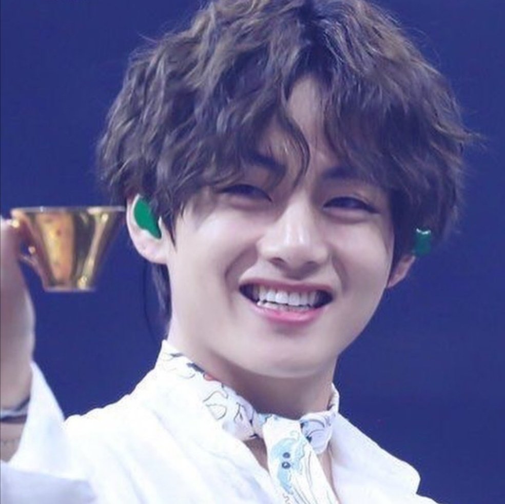 Kim Taehyung being an Angel 