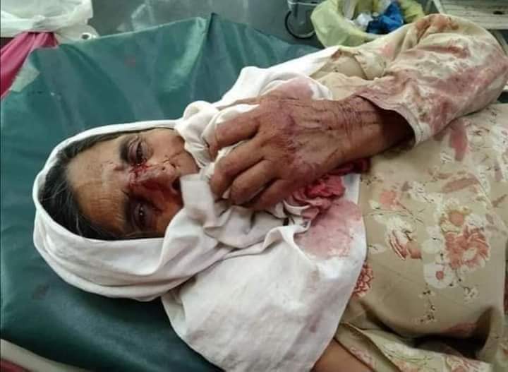 jaanalikazmi's tweet photo. وہ ہاتھ ٹوٹ جائے جو اپنی ماں پر اٹھے
 اگر اپنی ماں سے محبت کرتے ہو تو آمین بول کر ضرور شیئر کریں.😥😥😪😪😪
یا اللہ ہم سب کو والدین سے حسن سلوک کرنے کی توفیق عطا فرما۔ https://t.co/gnQ4IutgUp