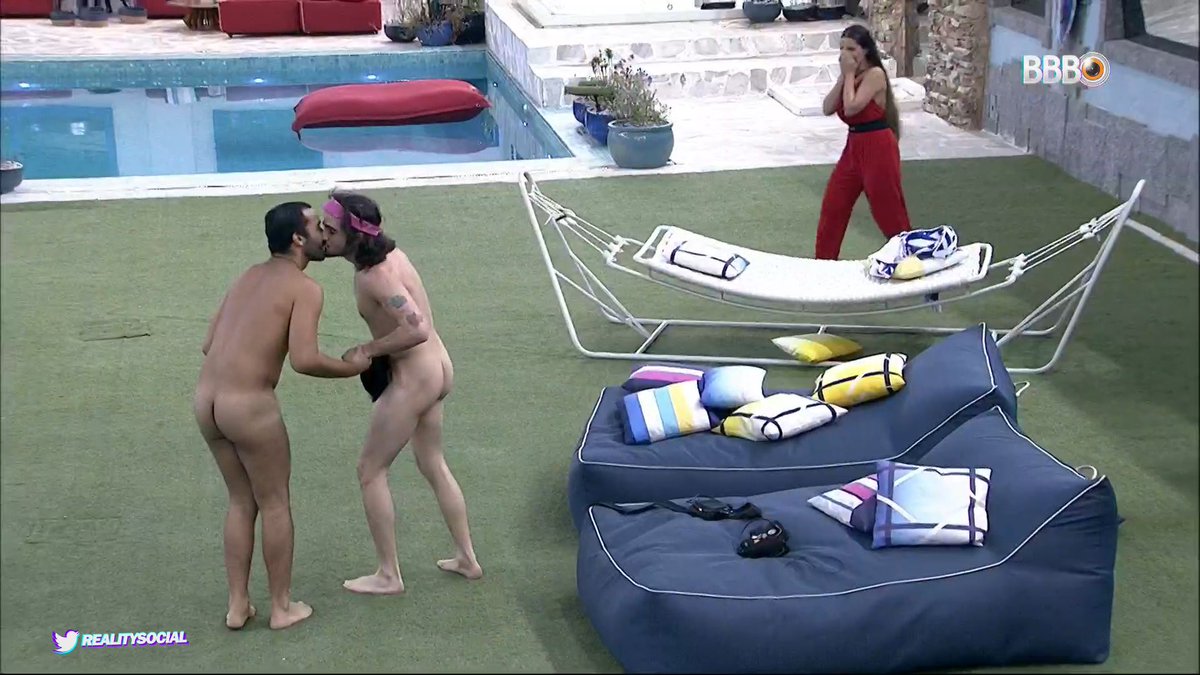 ADramatica21's tweet image. Aconteceu mesmo! Gil e Fiuk se beijaram e pularam na piscina pelados 🤭

gil fiuk | Fiuk | #BBB | #BBB21 | #cachorrada | #GilDoVigor | #BeijoFiukGil| #FiukGilpelados | #Nude