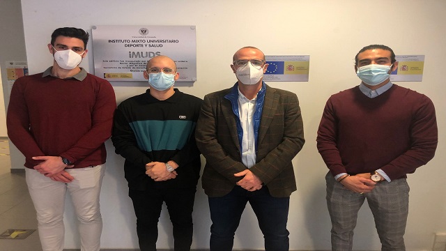 esCafeSalud's tweet photo. "Tomar cafeína antes del ejercicio incrementa la quema de grasa", artículo publicado en el diario @marca https://t.co/rIlDqQxHuE #deporte #CaféuSalud https://t.co/vKV6ZDJbyu