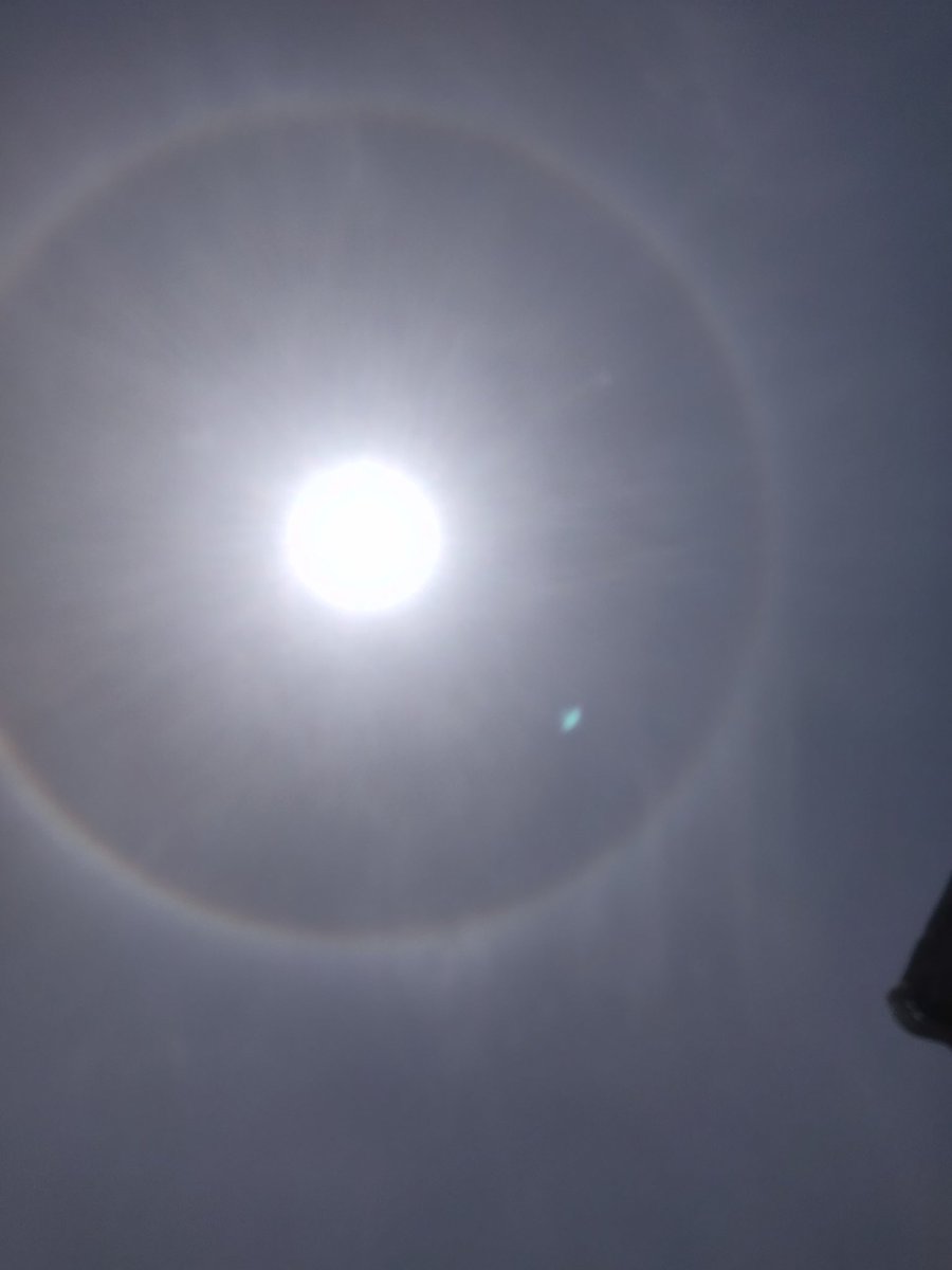 PranavMatraaPPS's tweet photo. Ok. Now I'm scared!! #SolarRing
Will anyone explain? https://t.co/l9etI7JkSi