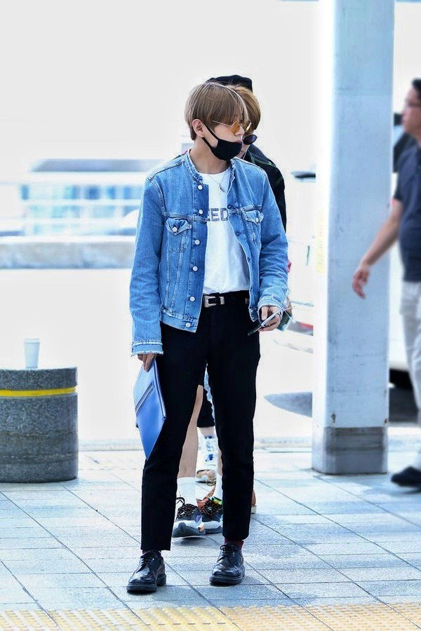 BTSky_Official's tweet photo. ㅤ
[ ☁ ] #SKY_UPDATE | 26.04.2021

𝐒𝐔𝐇𝐄𝐍, 𝐆𝐢𝐥𝐚𝐧𝐠, and 𝐉𝐮𝐧𝐞 was spotted at @Radomil_FM to have an on air broadcast, talking about their showcase.

#비티스카이 #BTSKY #SUHEN #JUNE #GILANG
ㅤ https://t.co/HwpJkN8oZm
