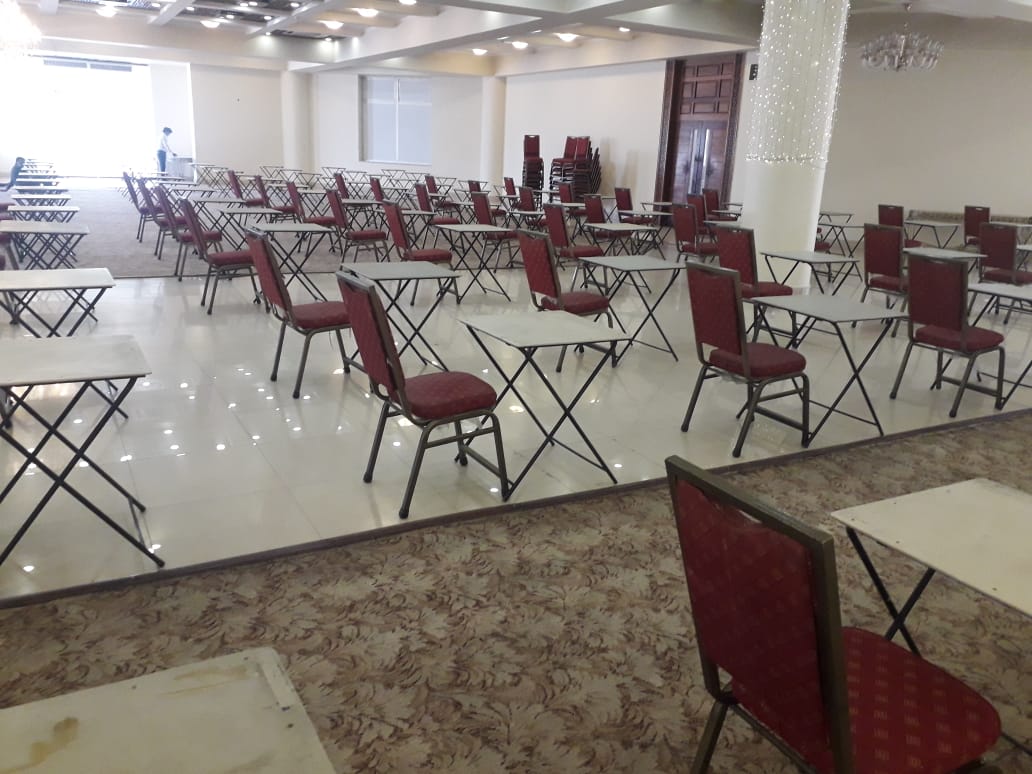 1) Cambridge has been responsible for assuring the govt that STRICT SOPS will be followed and are being followed. Ppl on social media are sharing old pics of exam halls. Here's what the hall actually looks like: