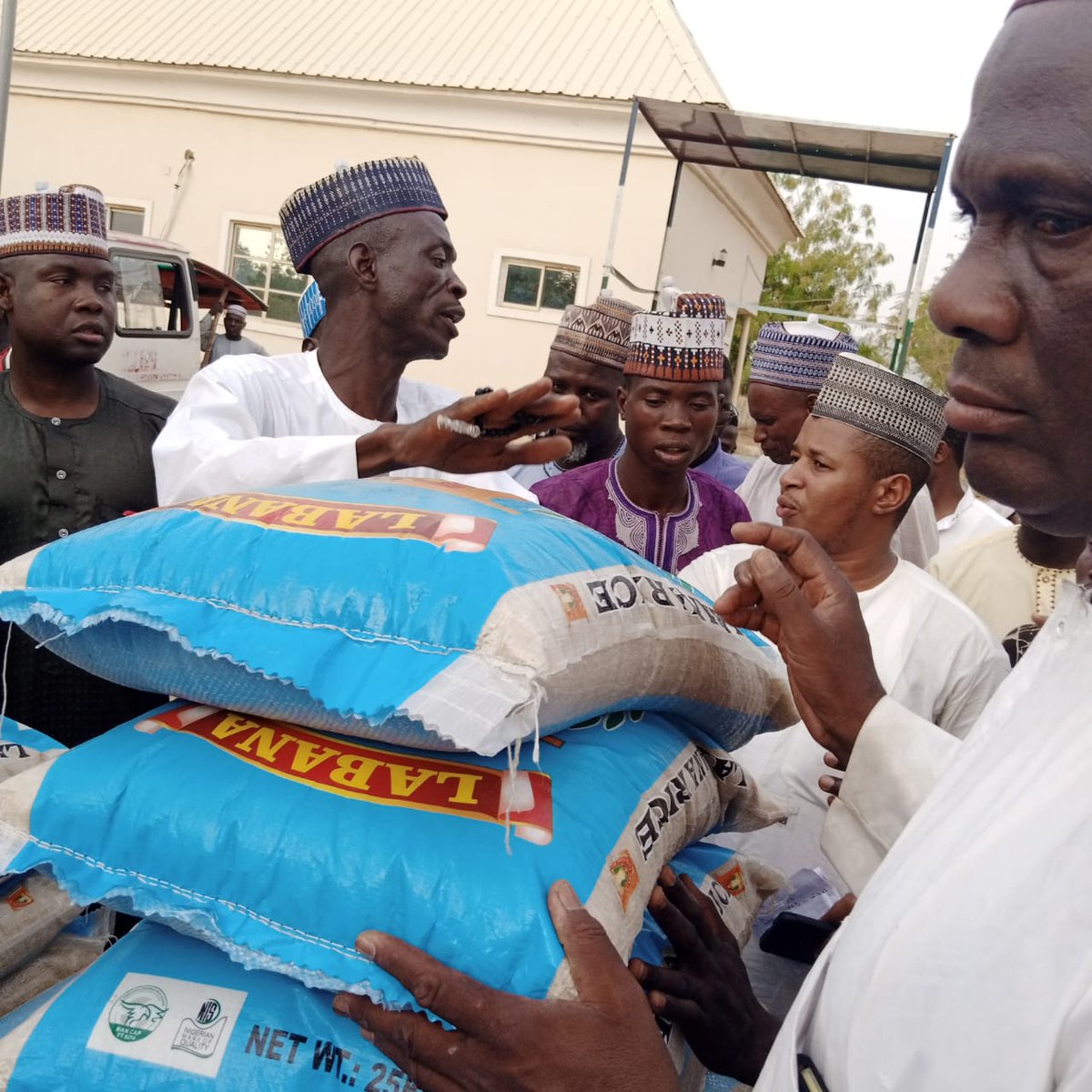 BomaiTv's tweet photo. Mai Girma Sanata @ibrahimMbomai, ya raba buhunan shinkafa kiman 17,200 wa gajiyayyu da kuma marasa karfi a fadin shiyar Yobe ta Kudu a watan Ramadan

https://t.co/LleJao2Ddl

@abbabomai @AbberKoukoury @alpotiskumee @bomai094 @AtiyayeAbdul @MohdGarba9 @sadyqdumbulwa @OfficialAPCNg https://t.co/K5KlTf2cXf