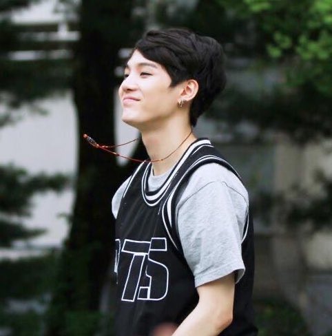 syubhoya's tweet photo. oh no look at 2013 yoongi :( https://t.co/PKvdh8p7bj