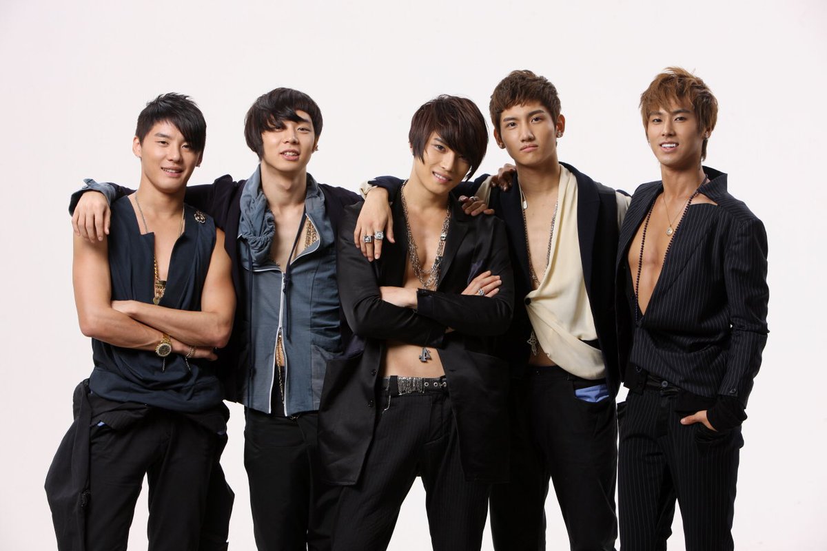 YuuJae5959's tweet photo. Mañana mis chicos cumplen 16 años de su debut en Japón ainzzzz y ahora todos unos cantes solistas.
#TH5K #TVfXQ
@bornfreeonekiss con que nos sorprenderás este 27/04/2021 https://t.co/oV1fais093