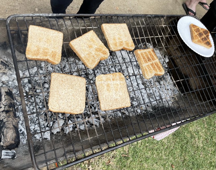 NamcharSA's tweet photo. Did someone say breakfast braai? 🔥😂
#namchar #namcharbraai #breakfastbraai #yum #eggs #bacon #toast #mushrooms #teamwork #braainglikeachamp #potjie #potjiebreakfast #weekendbraai #mondaybraai #mondaymorning #goodmorningbraai #braai https://t.co/2sYK342xWO
