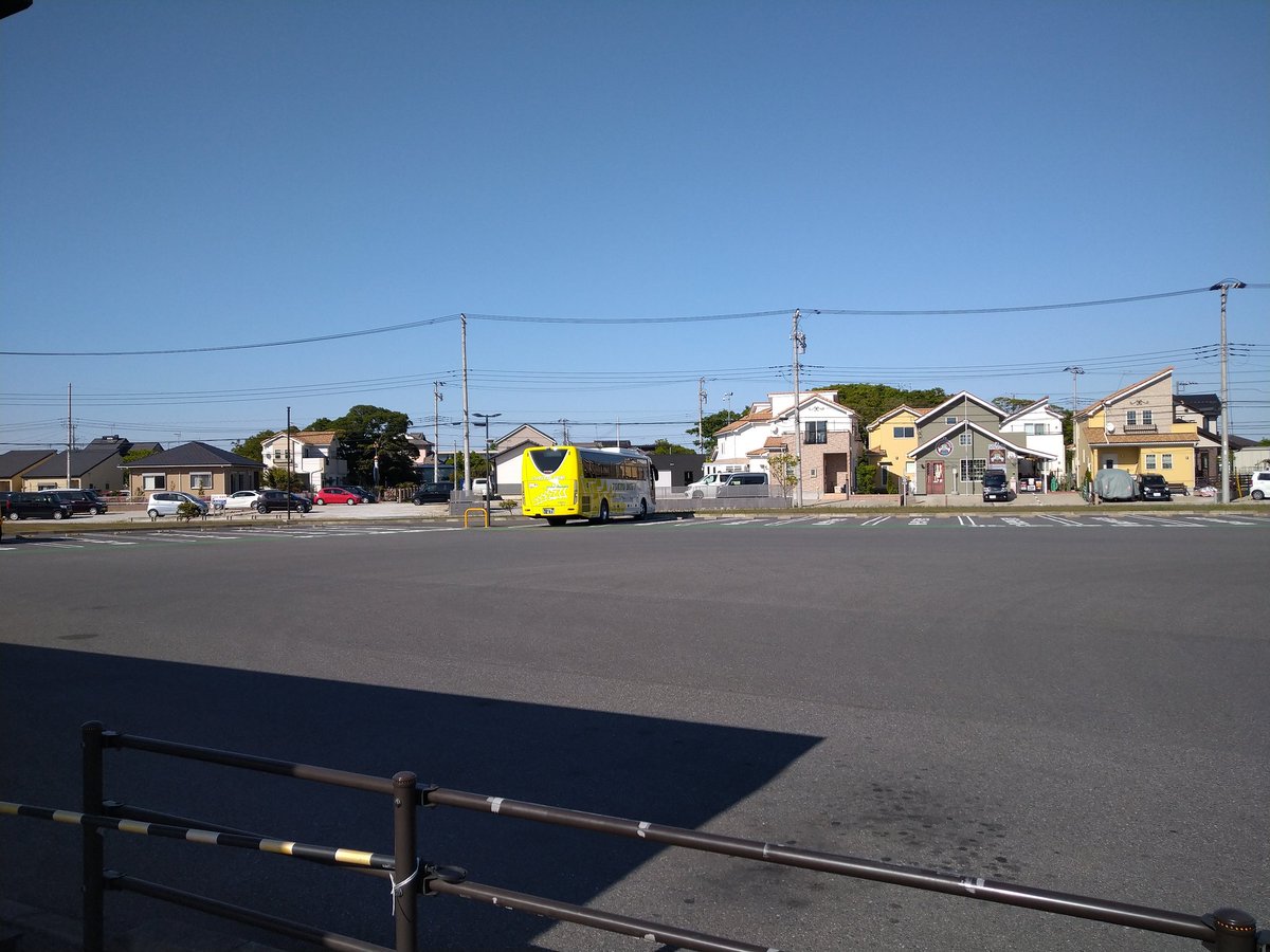 おけら 三井アウトレットパーク木更津1535発の京成バス松戸営業所3230で運行 松戸駅東口行きへ乗車7名 アウトレットバス ターミナルには 小湊鐵道 京浜急行バス 東京バスも待機中