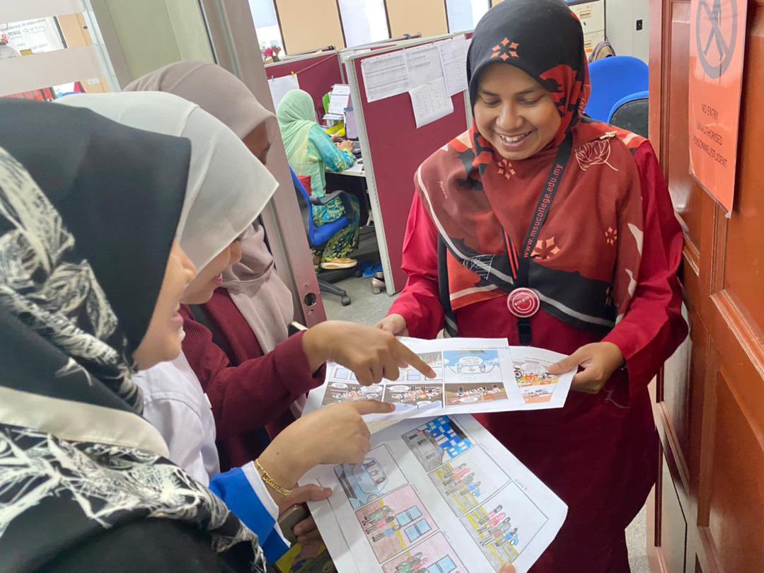 theprokitchen's tweet photo. Sesi mendapatkan approval dari pensyarah 🥰 
#msue2021 #MSU2021 #kempenhidupsihat #pec700
@snrosmawati https://t.co/nNyBBm6H0r