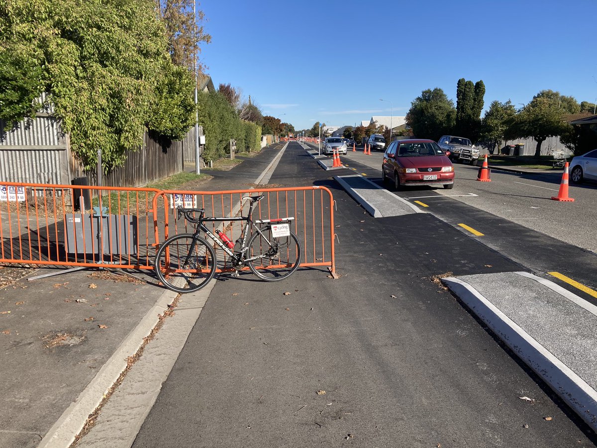 Good progress being made on the eastern section. Signals yet to be installed at Clarence St.