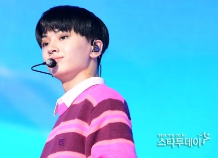 jaylandglobal's tweet photo. [ARTICLE] K-media on ENHYPEN #JAY @ BORDER : CARNIVAL Showcase 210426 

'ENHYPEN JAY, Twinkling Eyes' 
"Color that attacks fans"...JAY's Hot Pink (colour) 
'Sometimes More in a Chic Way' 
'Fresh ENHYPEN in Summer'
'ENHYPEN JAY, Radiating Passion &amp; Energy' 

#ENHYPEN_JAY #ENHYPEN https://t.co/WU5puUbpR2