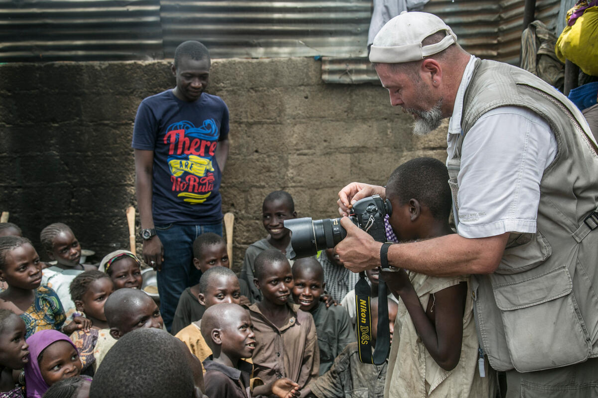 WFP_Media's tweet photo. #BreakingNews We’re honoured to receive the @FoodPhotoAward Outstanding Achievement Award, accepted by @ReinSkullerud: 

“Humanitarian photography, carried out with respect and dignity, is a valuable way to bring awareness and attention to issues that matter."

#FoodPhotoAward21 https://t.co/wfL66wHD9v
