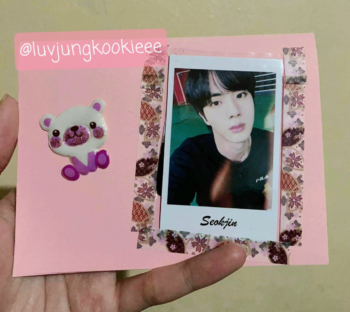 luvjungkookieee's tweet photo. Nakauwi na si JIN 😭💜, tysm 🙇‍♂️ @hanybear1195 and i really appreciate the packaging &amp; the letter so cute 🥰. Super kind and ang smooth ng transaction with her!!✊ Also, thanks for the freebies!! ☺ Hoping na masarap ulam nyo 😅 till to the next budolz 🤗 ITS THE LETTER FOR ME!!😘 https://t.co/xQiRqVAQHg