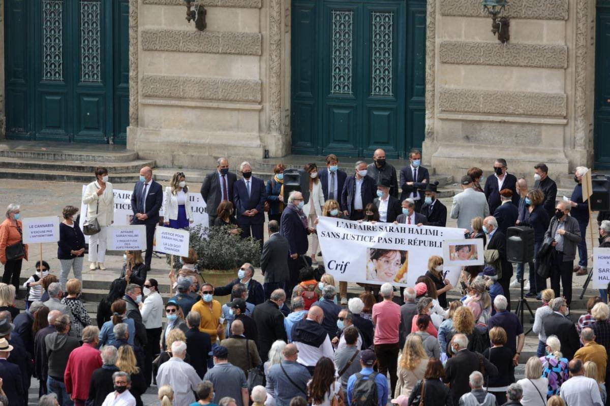 MIRALLESMP's tweet photo. J’étais présente hier au rassemblement en hommage à Sarah Halimi à #Montpellier.

@EmmanuelMacron a entendu la volonté de justice de la famille &amp; des français, @E_DupondM présentera donc fin mai un projet de loi pour combler le vide juridique sur l’irresponsabilité pénale. https://t.co/9SA2521GPE