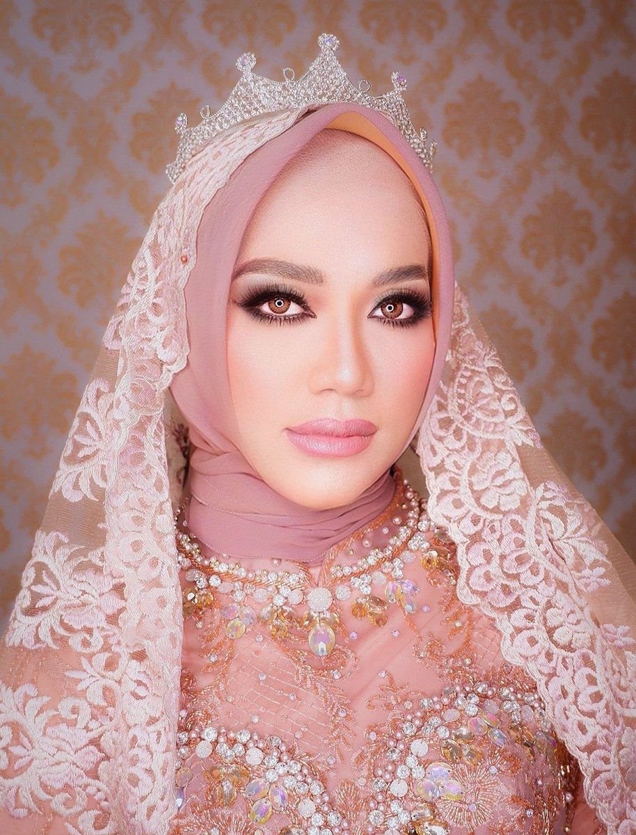 LombokWeka's tweet photo. Just make up arabian look
#makeupartist #lombok #makeuparab https://t.co/8V69DmPlpr