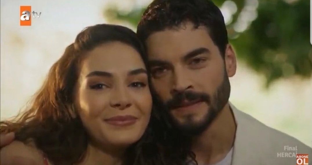 hercaicibiri's tweet photo. Dün akşamki bölümde Akın’la Ebru’nun Reymirı anlatmaları eski anıları hatırlamaları ve Akın’ın kameraya bakması falan cok güzeldi bence Nasuh’la Azize’nin isteme şeysi falanda fena deildi yani.Finale yakışır bir bölüm olmuş diye düsünüyorum. #Hercai #Reymir https://t.co/h0hdh34hua