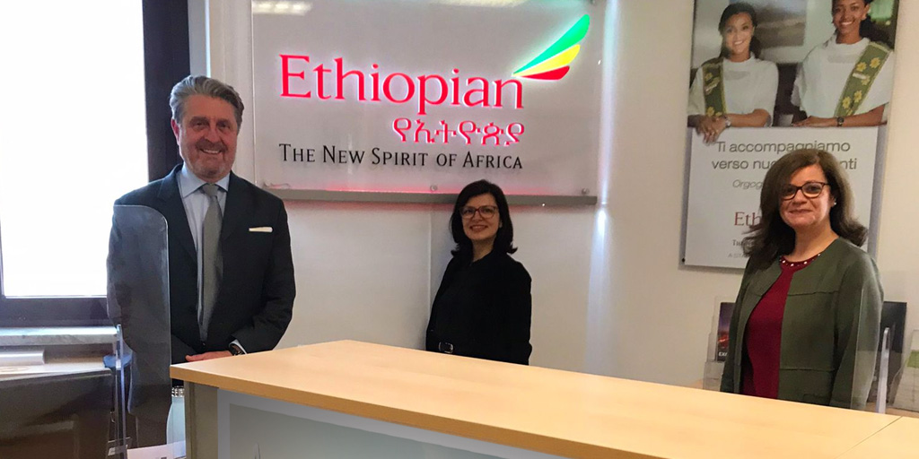 EthiopianItaly's tweet image. Parte della squadra vendite in Italia vi augura un Buon giorno dagli uffici di Roma!😃🌍

#WeareEthiopian #FlyEthiopian